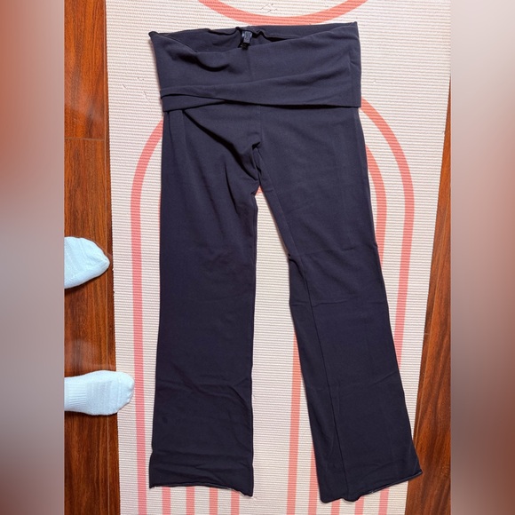 SKIMS Pants - Skims' Black Fold-Over Waist Yoga Pants